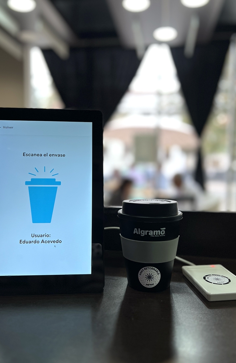 El nuevo vaso retornable de Algramo: una apuesta por transformar la industria del café