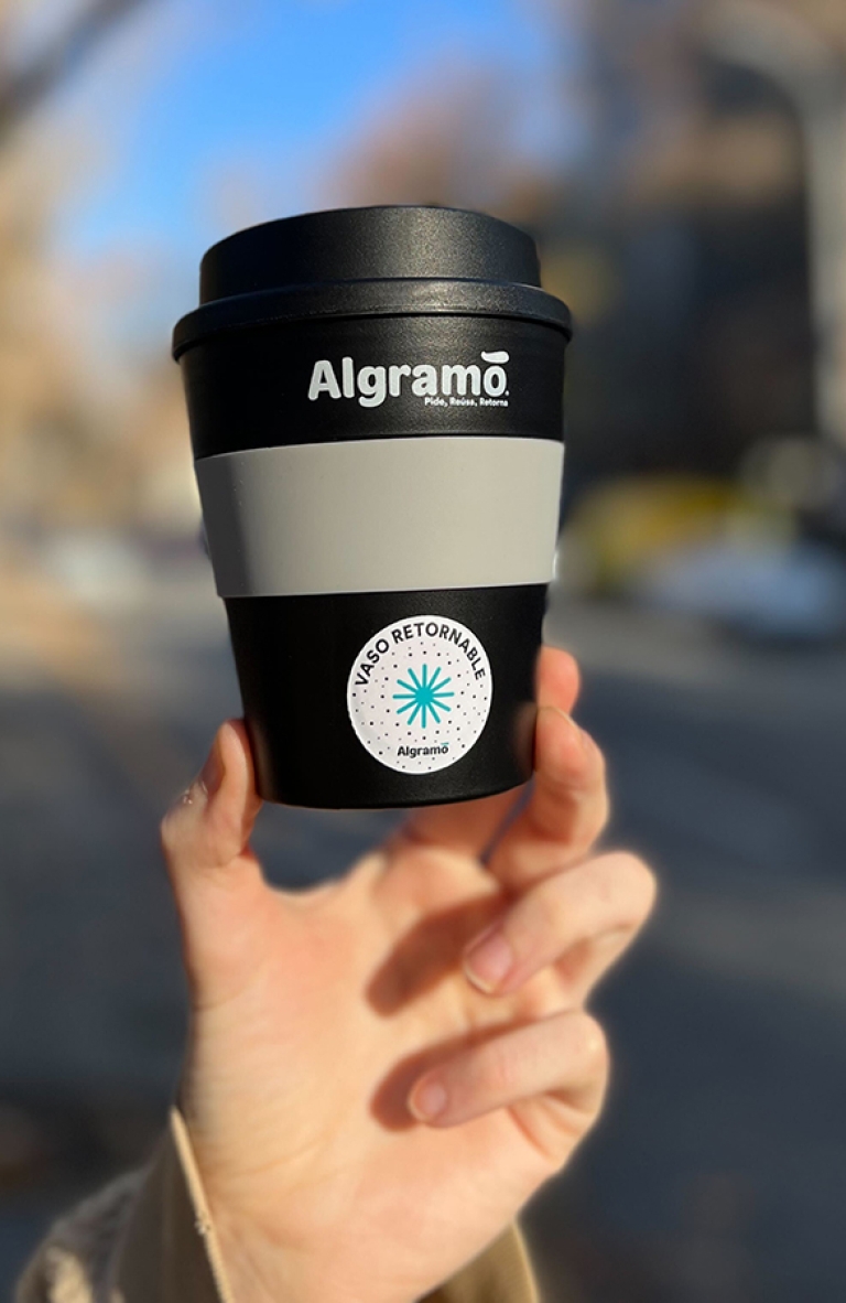 El nuevo vaso retornable de Algramo: una apuesta por transformar la industria del café